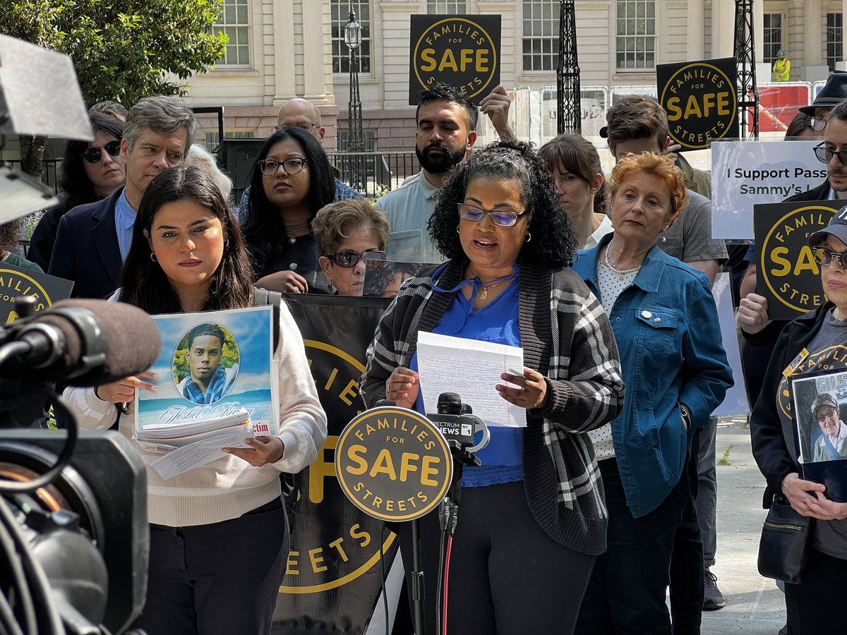 NYC_SafeStreets's tweet image. Traffic violence IS preventable. We can save lives. We know how to do it.

We need our lawmakers to take action now and pass Sammy’s Law, which would allow NYC to set safer speed limits.