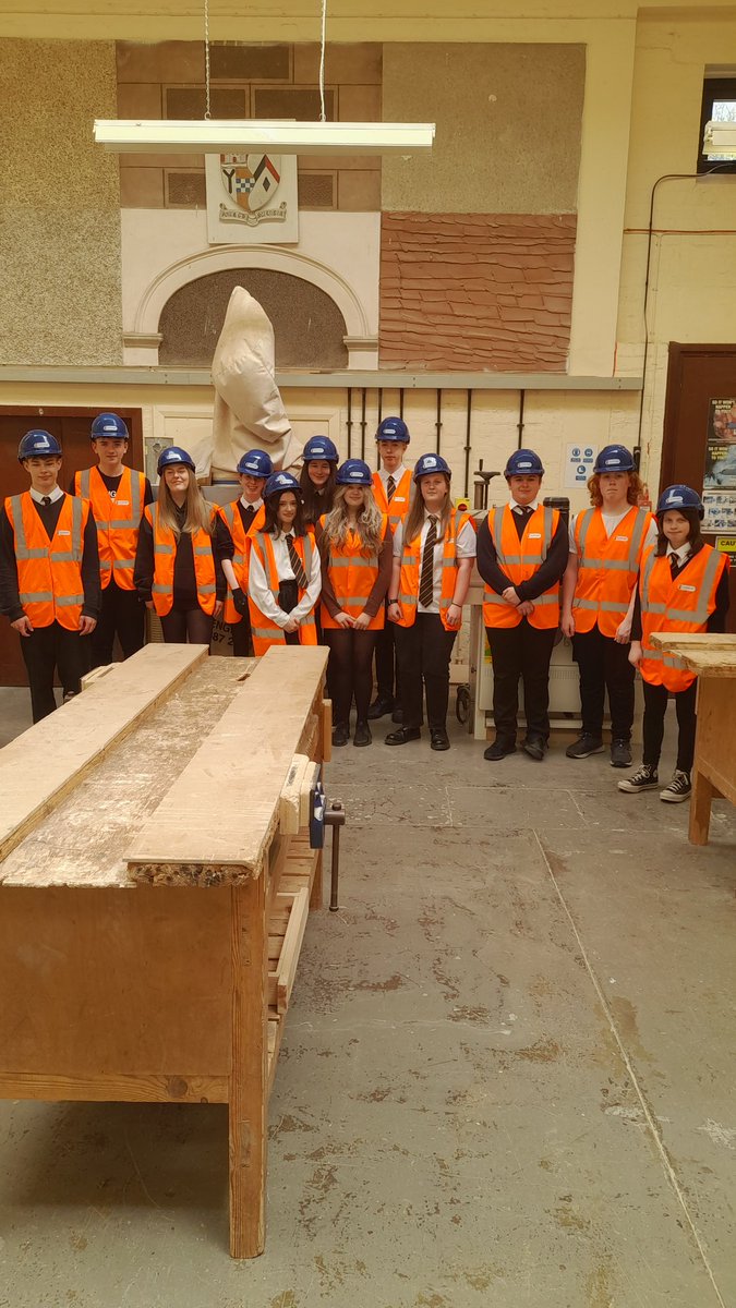 ashleighscot's tweet image. Our #CPP2023 students from @Belmont_DT are at @AyrshireColl this afternoon working with the Joinery team to make timber kit wall panels 👌🪚🔨👷‍♀️

@DYWAyrshire | @hubswscotland

#construction #teamwork #futurejoiners #timberkit #Partnerships