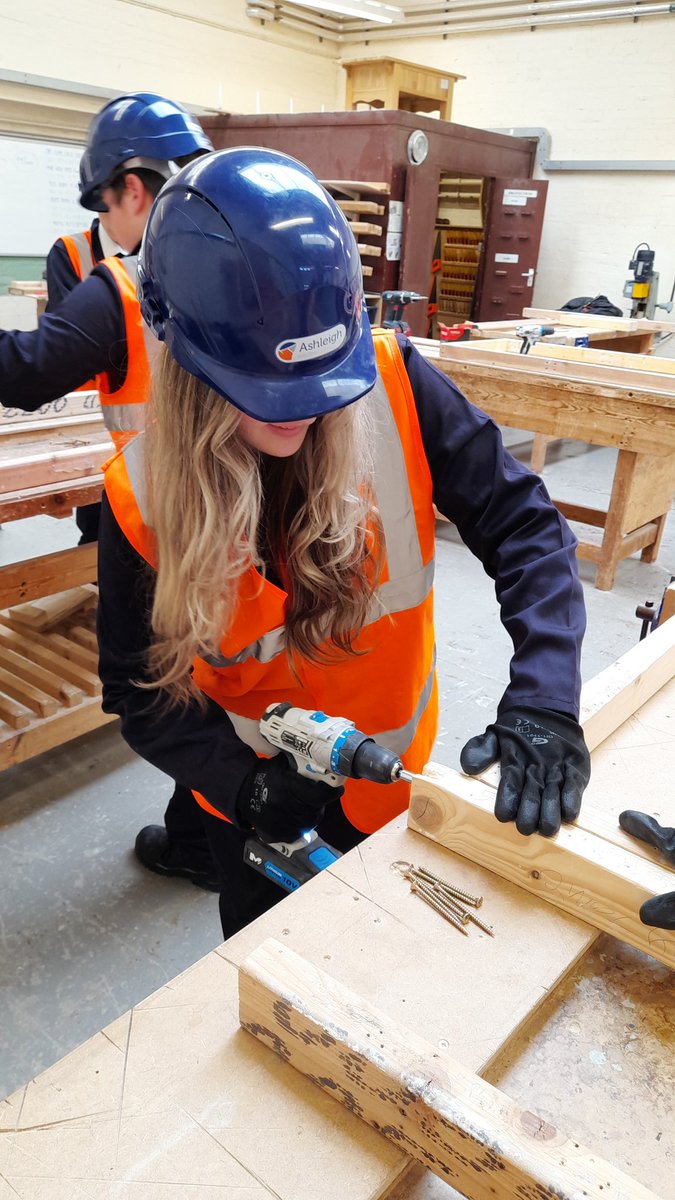 ashleighscot's tweet image. Our #CPP2023 students from @Belmont_DT are at @AyrshireColl this afternoon working with the Joinery team to make timber kit wall panels 👌🪚🔨👷‍♀️

@DYWAyrshire | @hubswscotland

#construction #teamwork #futurejoiners #timberkit #Partnerships