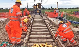 tvzam's tweet photo. Dritto e rovescio La sicurezza nella stazioni ferroviarie e le proteste degli attivisti questa sera Giovedì 11 maggio alle 21:25 su Rete 4...
https://t.co/rd7FGlPccp https://t.co/jUHFy9j2G3
