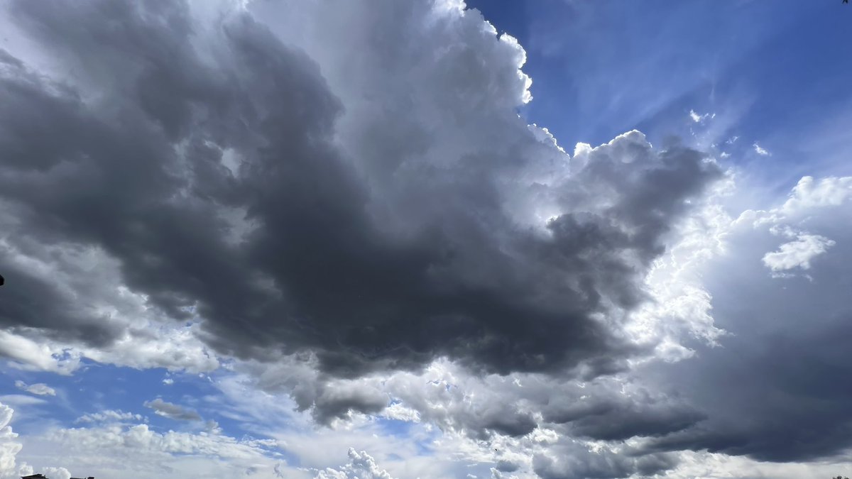 MeteoCollegno's tweet photo. #storm #cloud https://t.co/MsnUOZQ8g5