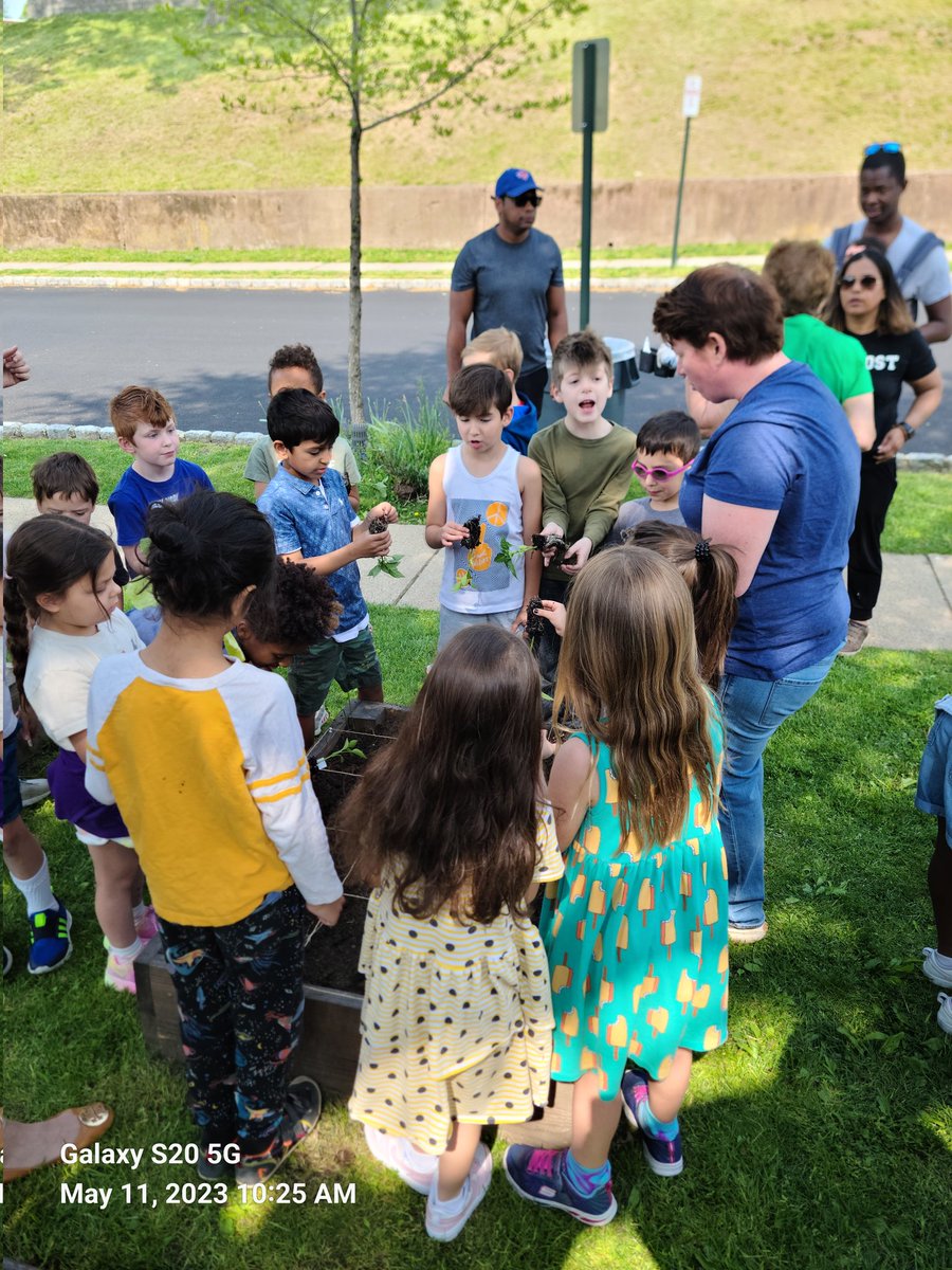 GR_Schools's tweet photo. Spring gardening at Central School https://t.co/xWdX5QEVSE