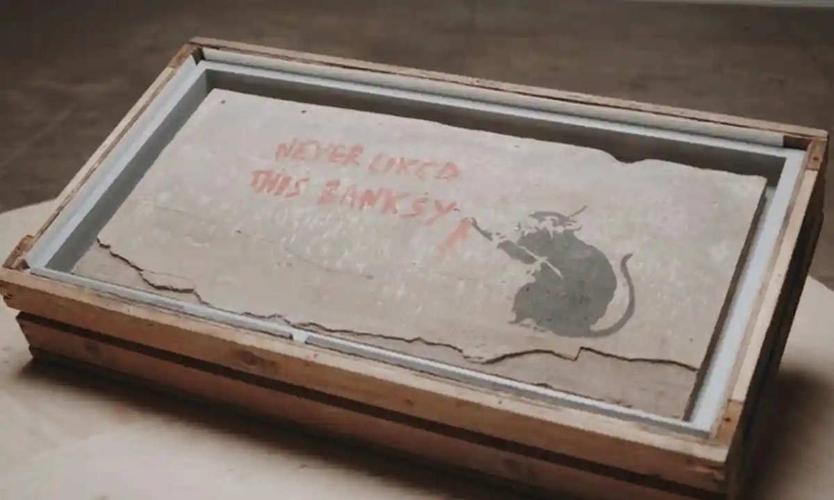 A street artist from Liverpool has claimed to be the real creator of a stencil of a rat attributed to Banksy after it was bought for £250,000. theguardian.com/artanddesign/2…