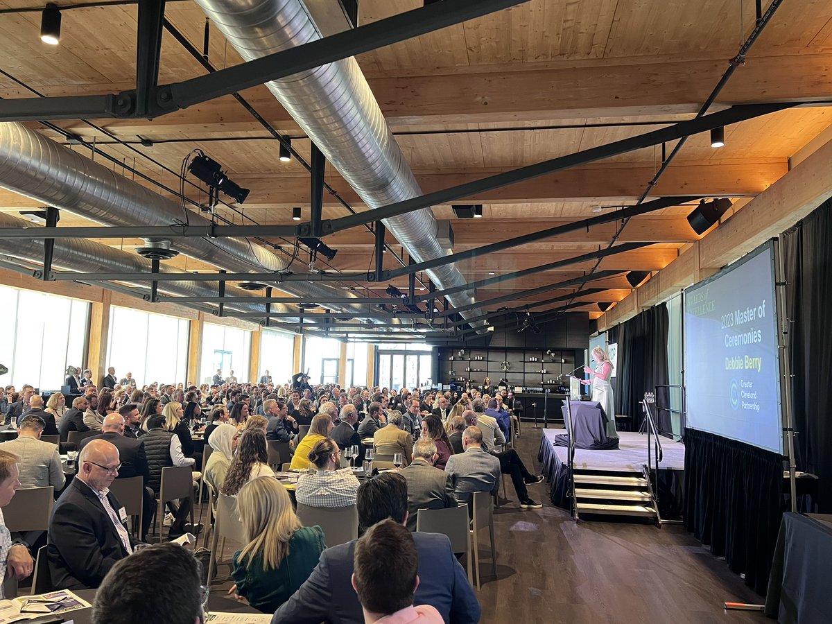 eb_92984's tweet image. Last night was such a lovely evening for the @NOhioNAIOP Awards of Excellence hosted at the beautiful Truss venue at @IntroCLE. We’re all for elevating commercial real estate in Northeast Ohio and special thanks to our emcee miss @DebbieBerryCLE 🙌🏼