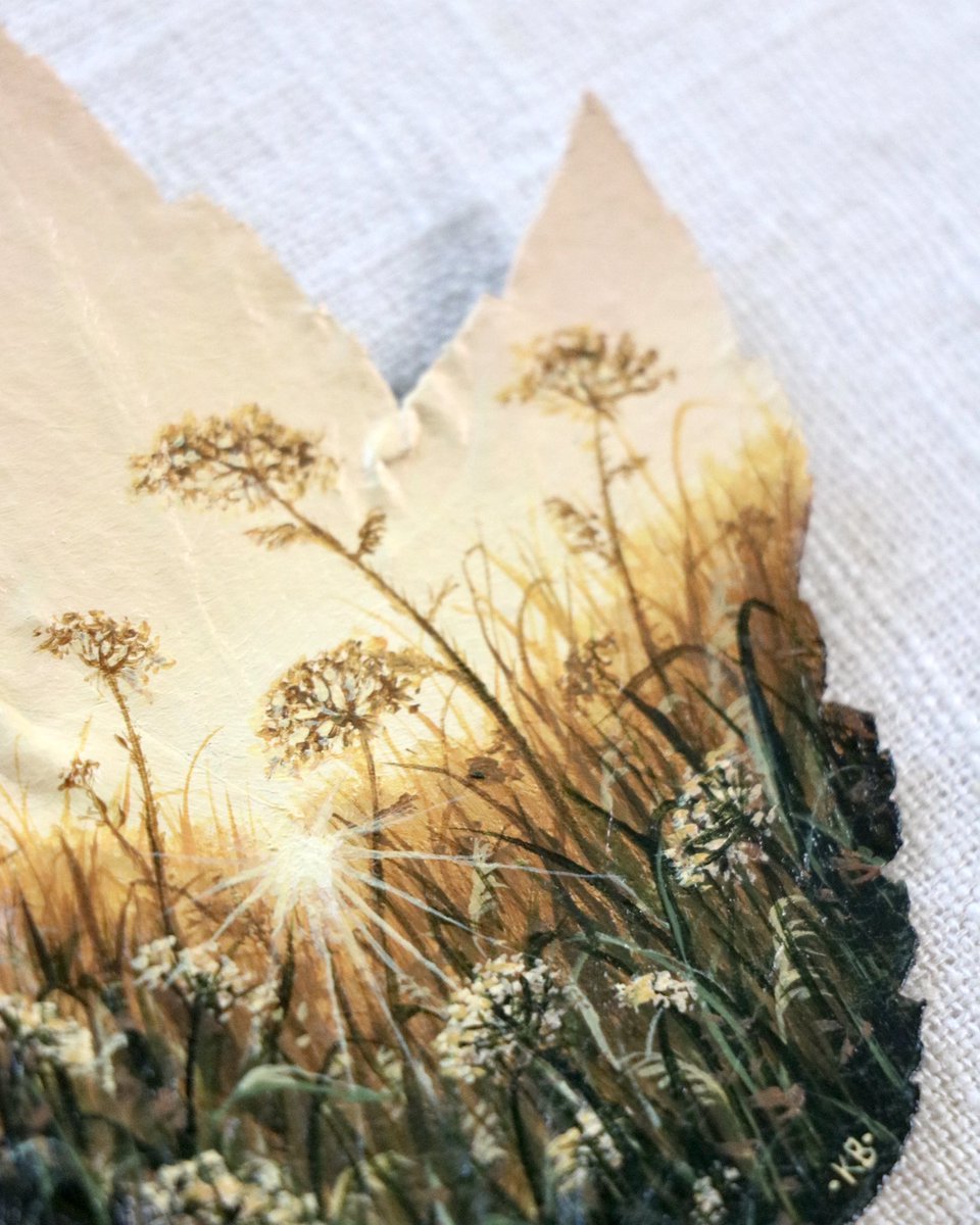 KatieBrooksArt's tweet photo. A closer look at “Crowned in Gold” - painted on a real maple leaf 🍁 https://t.co/zAMZYFTAMC