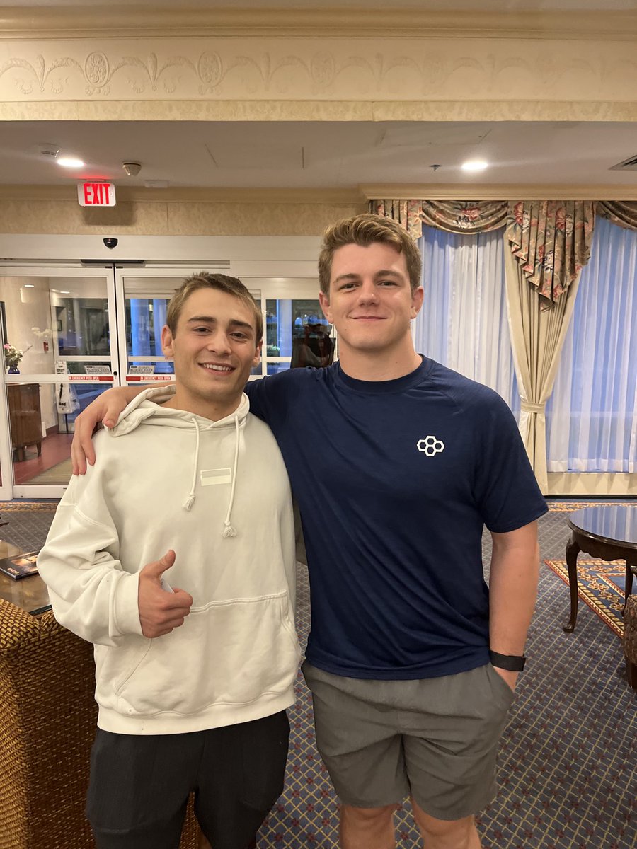 Servanthood is a pillar of the ⁦⁦@UVAWrestling⁩ program. These two guys get it. In the middle of their final exam week they found time to serve at a local retirement community. 
#TheVirginiaWay 
⁦@VirginiaSports⁩