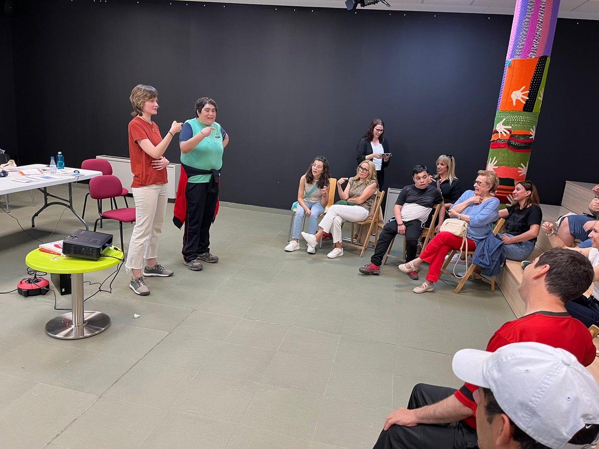 And_Catalan's tweet photo. ¡Menuda experiencia!

Muchas gracias a @AspaceSalamanca por acompañarnos y a la biblioteca de @AytoVillamayor por organizarlo. https://t.co/kn4ZyeluFD