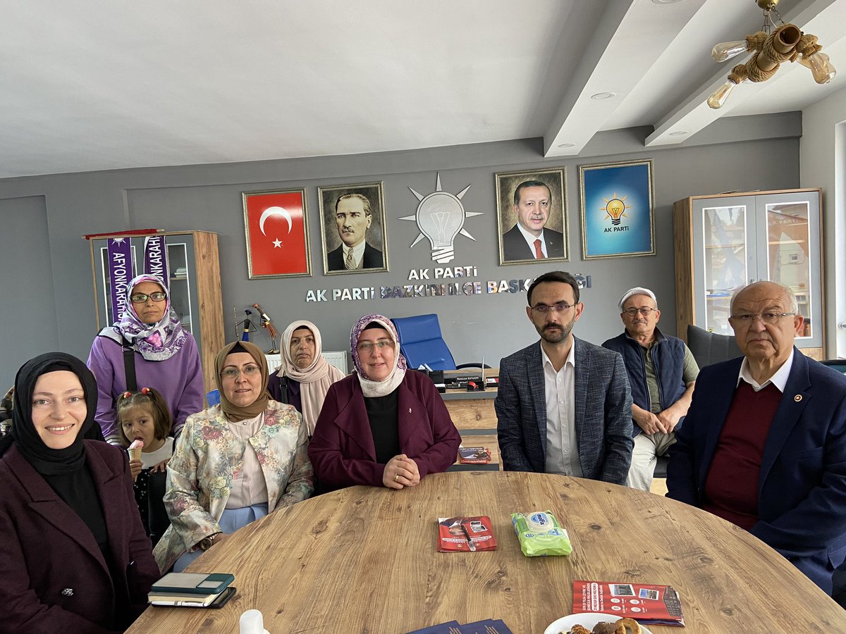 Av_FerdaErturk's tweet photo. 📍 Dazkırı

Dazkırı İlçe Başkanımız Ramazan Bayazit, İlçe Kadın Kolları Başkanımız Azize Çal ve teşkilat mensuplarımızla bir araya geldik. 

14 Mayıs seçimlerini değerlendirerek, ilçe teşkilatımızın çalışmaları ile ilgili bilgi aldık.

#yenidenzafere #dogrusuakparti #TürkiyeYüzyılı