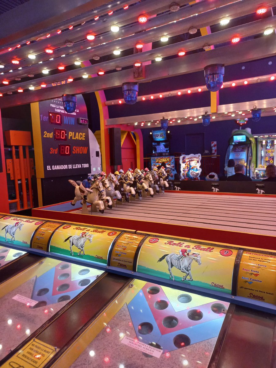 SinitoMariano's tweet photo. A los cumpleaños en el Sacoa y Dragon Bowling del Village Cines todavía los puedo OLER https://t.co/f5Zf46KLOz
