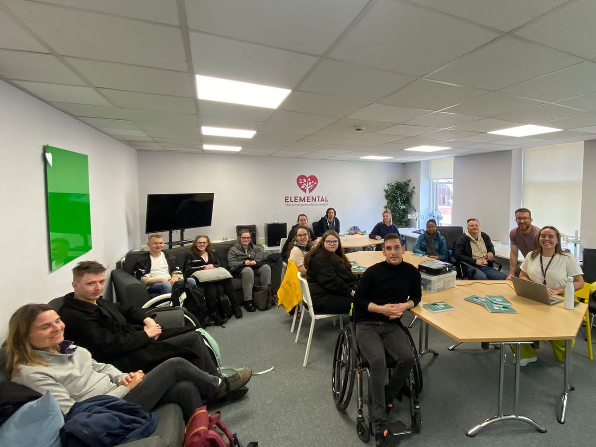 DaynahElemental's tweet photo. Had a lovely afternoon visit with @FoyleInt  Students studying Business and Office Administration, thank you for coming along and thank you again for the treats 💚 https://t.co/jq0VFncv4X