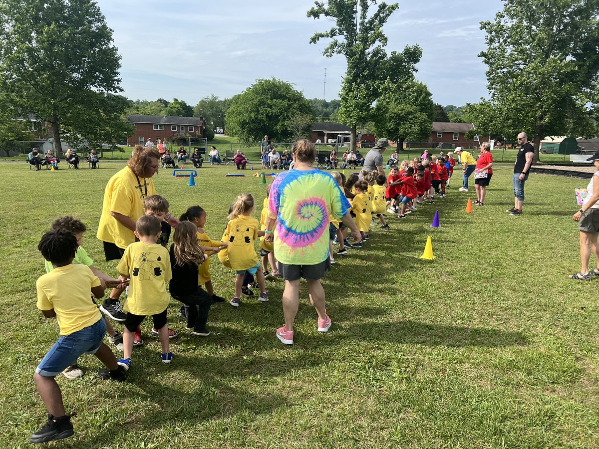 Sunnyview Field Day 2023 is underway!  Our Kindergarten started the day by having a blast! 🏆🎉