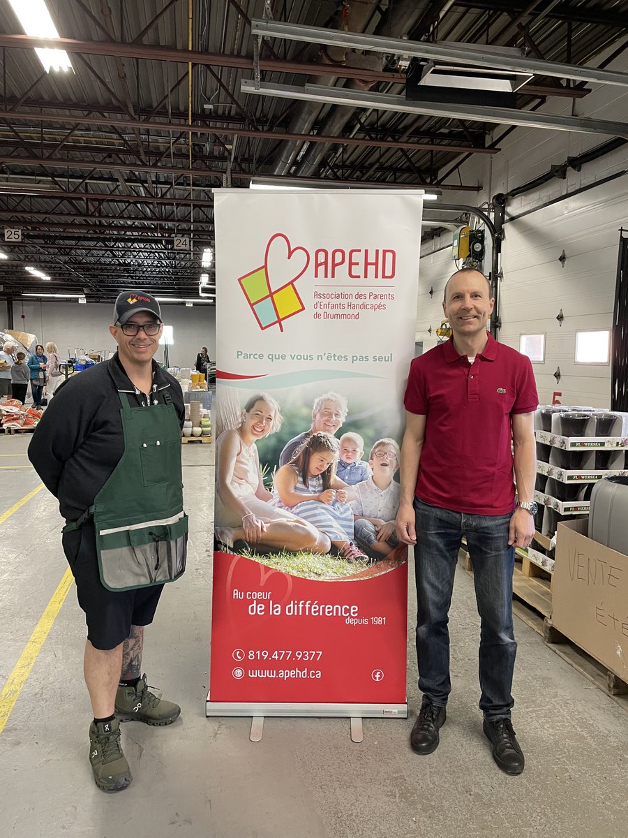 AlexandreDesbi9's tweet photo. Élaine et moi sommes allés faire un tour à la vente d'usine au profit de l'Association des Parents d'Enfants Handicapés de #Drummond qui se tenait chez #DercoHorticulture.
Merci aux #organisateurs, aux #contributeurs et aux #bénévoles qui ont fait de cet événement un succès. https://t.co/qo9KwR00qr