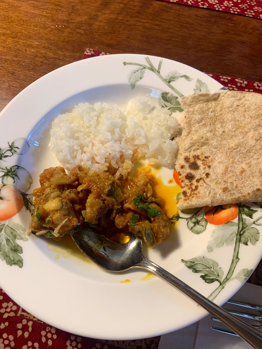 blackcatMUGA's tweet photo. パキスタンのチキンカレーを教えてもらいました🥄✨
美味しかった
そして異文化交流も
楽しかった😃 https://t.co/PPY5wVEQjn