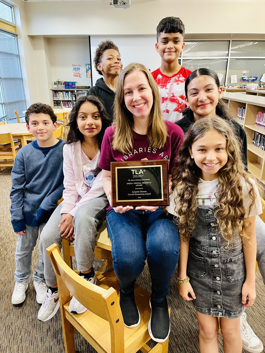 thegoodread's tweet image. It’s here! The #MVP Award from @TxASL - thank you! And I had to take a pic with the MVPs of my career - my @CarrollColts kids! @SheldonISD #librarytwitter #futurereadylibs