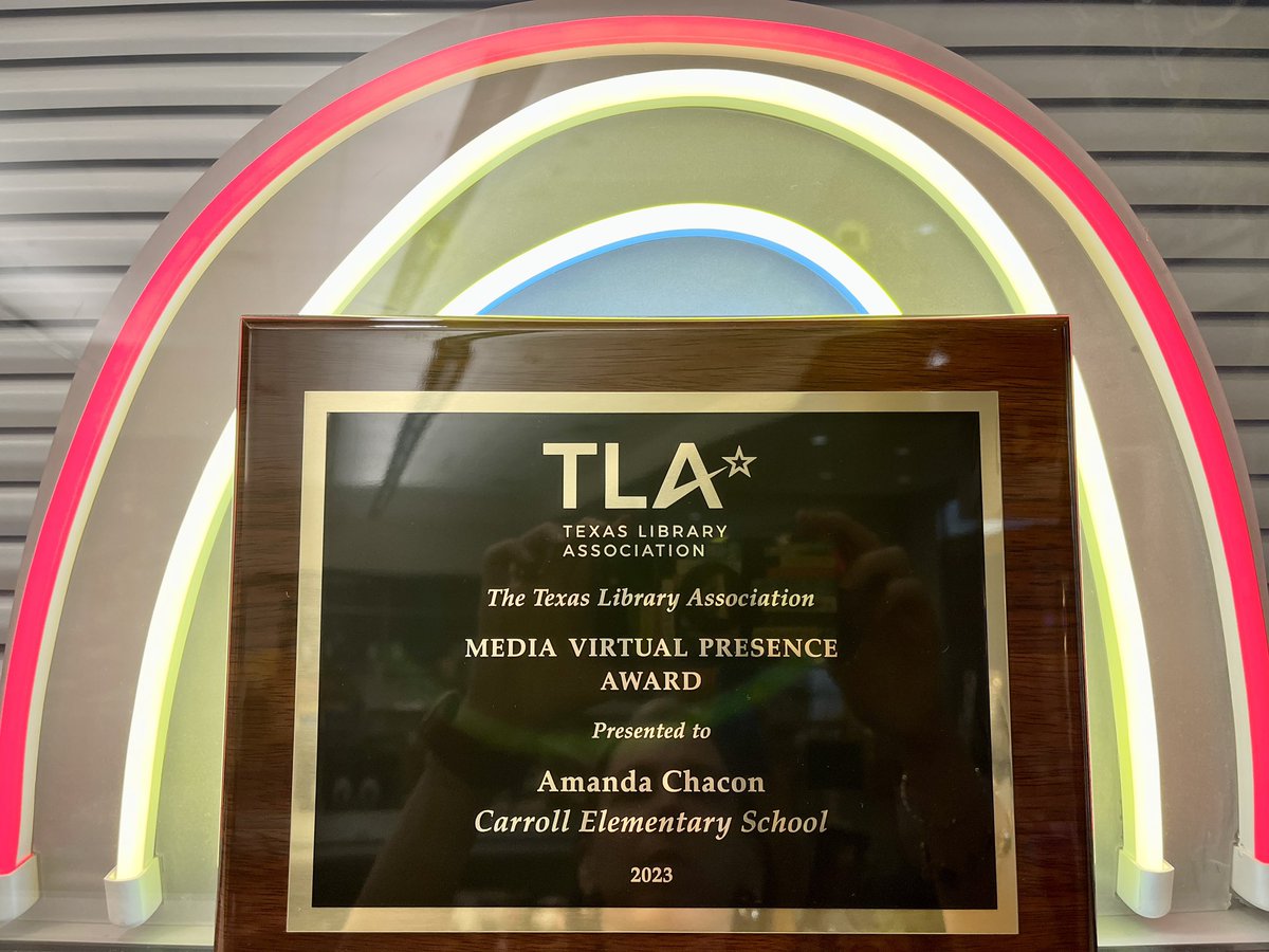 thegoodread's tweet image. It’s here! The #MVP Award from @TxASL - thank you! And I had to take a pic with the MVPs of my career - my @CarrollColts kids! @SheldonISD #librarytwitter #futurereadylibs