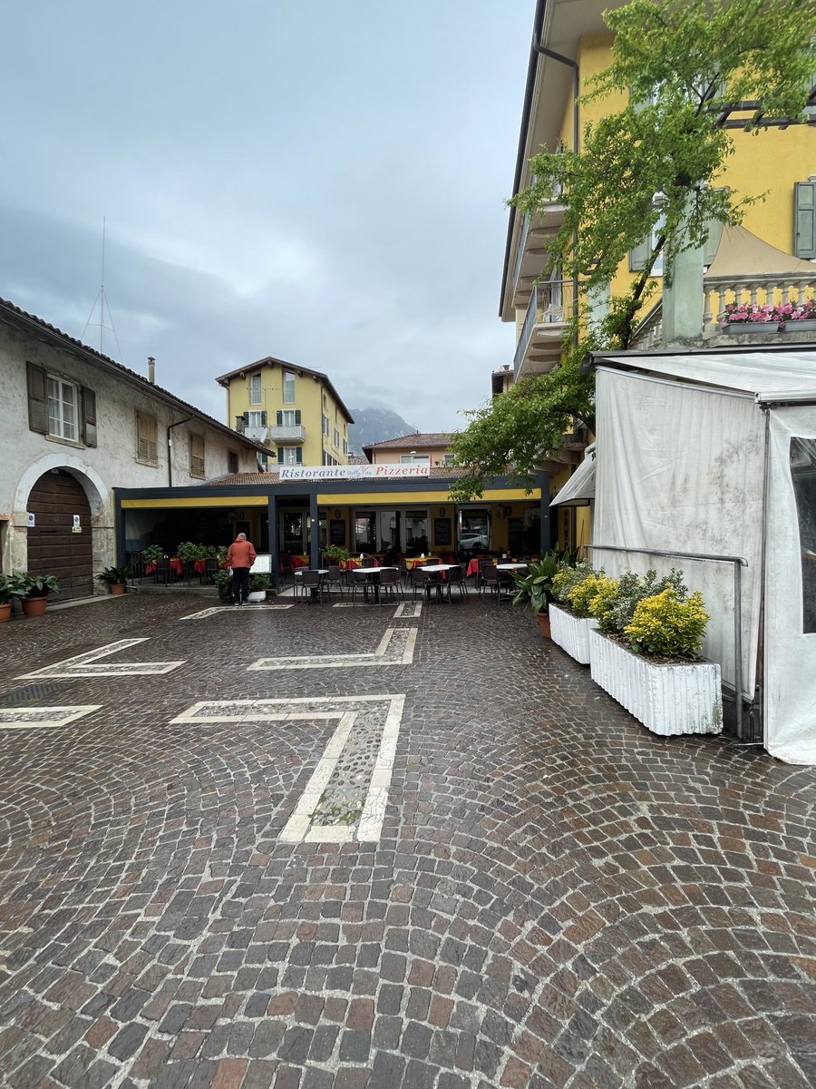 studant47's tweet image. 1st day exploring #Torbole - mostly dry 👌🏼
#yellow #wander #wonder #Italia #LakeGarda 🌊💛