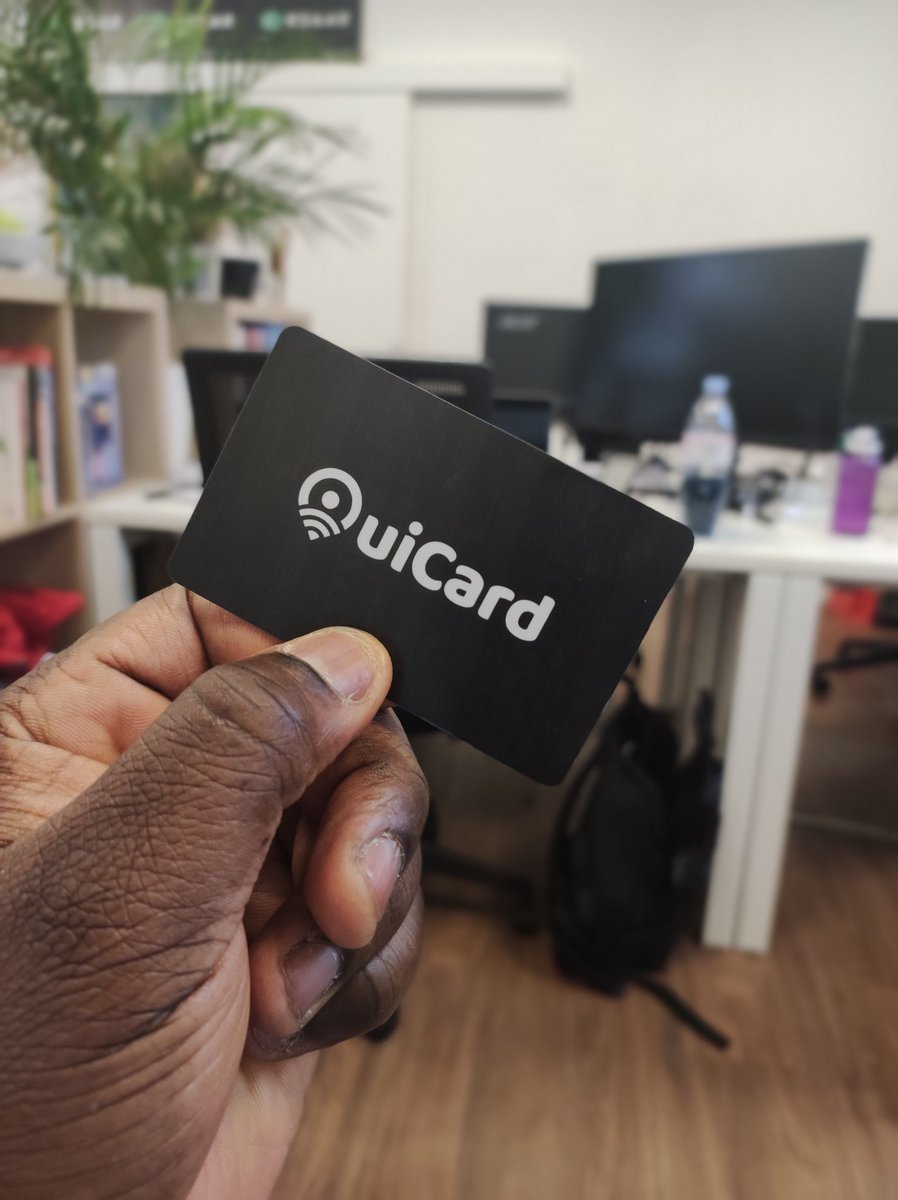 OuiCard's tweet image. Ceci n'est pas une carte! 
C'est une SMARTcard 

Voici LA carte de visite qui va remplacer toutes vos cartes de visite.

#Connectee #SansContact #NFC #QrCode #Tgtwittos