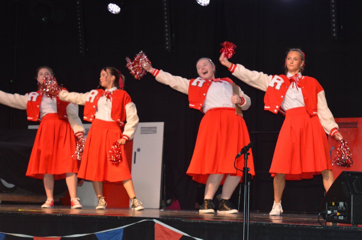 CDaibheid's tweet photo. Dhá oíche den scoth i Halla na Cathrach ag ceoldráma na hIdirbhliana, Grease. Comhghairdeas arís as taispeántas den scoth! 🔥💯 Maith sibh a dhaltaí #Dochreidte 🎬👏🏼🎫 @CorkETB @DenisLeamy @corkcitycouncil @GaelTaca @Gaeloid @CorksRedFM @corkbeo 

https://t.co/gyZc9hgUU7 https://t.co/U0P8w0Wbaa