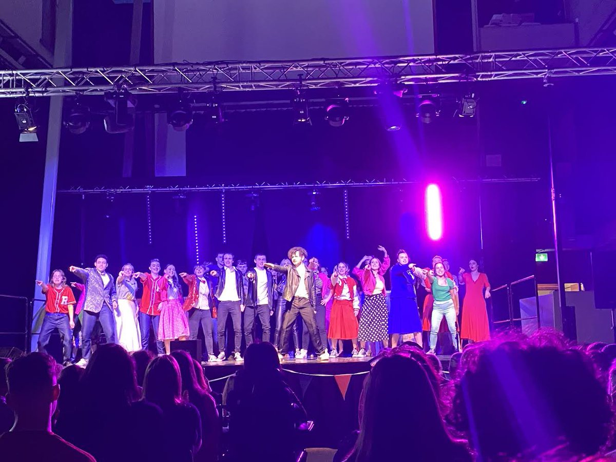 CDaibheid's tweet photo. Dhá oíche den scoth i Halla na Cathrach ag ceoldráma na hIdirbhliana, Grease. Comhghairdeas arís as taispeántas den scoth! 🔥💯 Maith sibh a dhaltaí #Dochreidte 🎬👏🏼🎫 @CorkETB @DenisLeamy @corkcitycouncil @GaelTaca @Gaeloid @CorksRedFM @corkbeo 

https://t.co/gyZc9hgUU7 https://t.co/U0P8w0Wbaa