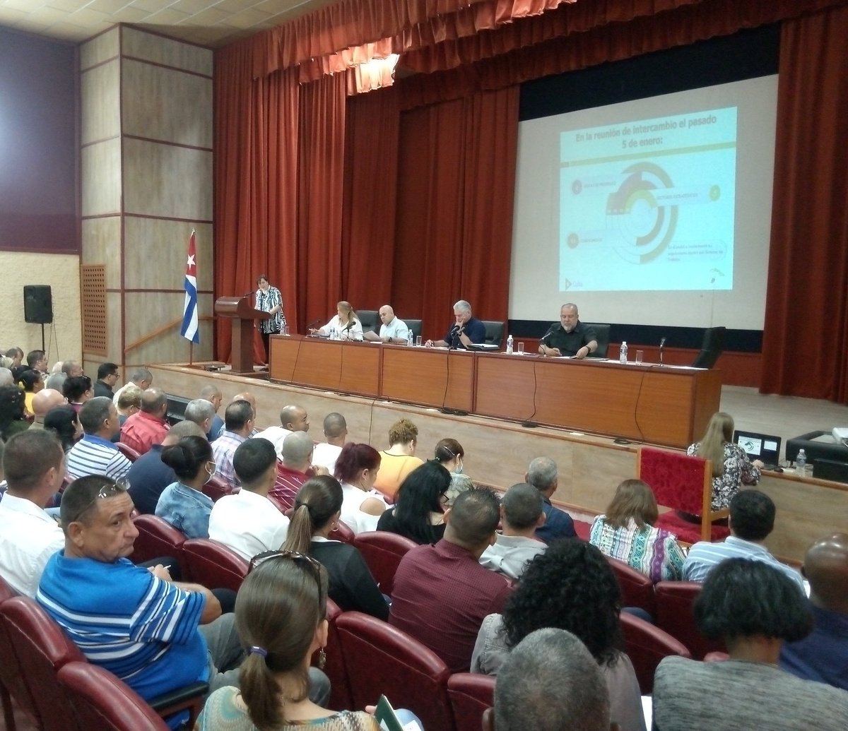 #AHORA en #SanctiSpirítusEnMarcha según informa <a href="/SanctiSpiritus1/">Gobierno Provincial #SanctiSpíritus</a> La Gobernadora en el Gobierno Provincial  
<a href="/TeresitaRomeroR/">Teresita Romero Rodríguez</a> presenta  estado de cumplimiento de las acciones desplegadas para impulsar los sectores estratégicos, definidos para el año 2023