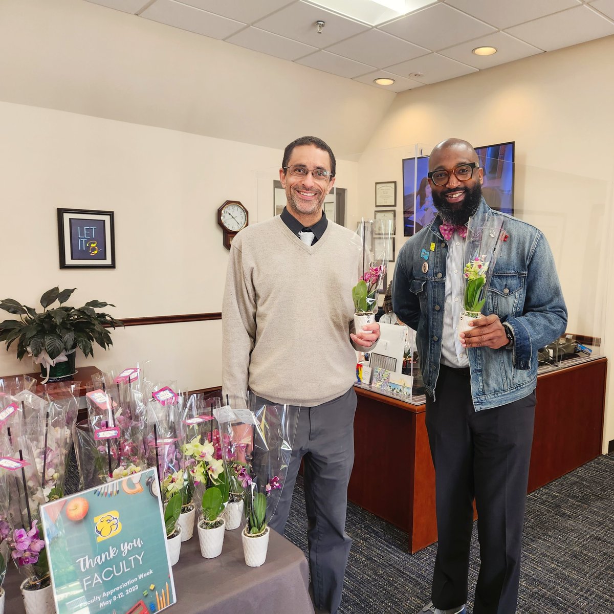 BullisSchool's tweet photo. Bullis's Senior Leadership Team celebrated teachers and faculty with a gift of gorgeous Orchid plants in an assortment of vibrant colors to choose from. We are so thankful!
#teacherapreciationweek https://t.co/p9ssE3qClf