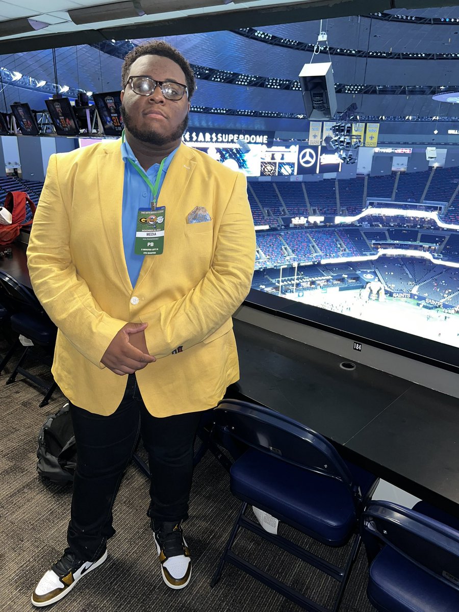 bigelegend's tweet photo. I did what I needed to do! 

Back 2 Back Years of being on the Dean List, Opportunities from TMCF, Under Armour, and ESPN Feature. Became a Sports Editor for entire Sophomore Year. Brought the first on campus sports podcast in Southern University history. God is good!!! https://t.co/Pf7vZM8Xzh