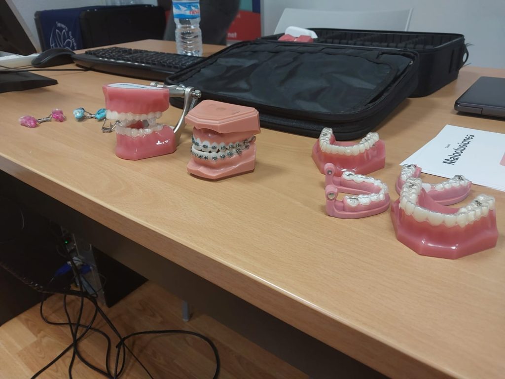 Todo un éxito la charla impartida por la Dra. Raquel Lucas sobre Ortodoncia para Familias dentro de nuestra #EscueladeFamilias que como todos los años la <a href="/AmpaOchoa/">AMPA Severo Ochoa</a>  organiza en el <a href="/coleseveroochoa/">Colegio Severo Ochoa</a>.
Muchas gracias. 
Mejorando el Presente, para Construir el Futuro.
#JuntosSumamos