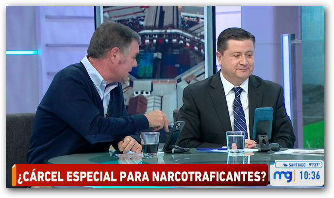 gene_llerena's tweet photo. Aprovechen de preguntarle a este gallo-invitado q tal fue el nombramiento de NOTARIO en BACHELET II por las gestiones de ¿caval? dado q acaban de criticar a éstos y los pingües beneficios q gozan. https://t.co/BIWmMycQ75