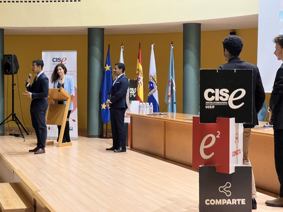 emprendecise's tweet photo. Ideas #e2CISE 💡
🚌 #TransCity mejorando la movilidad del transporte público
👩🏽💻 #TuSegurata soluciones integrales de ciberseguridad
#e2DemoDay https://t.co/ANgigy4Ymp