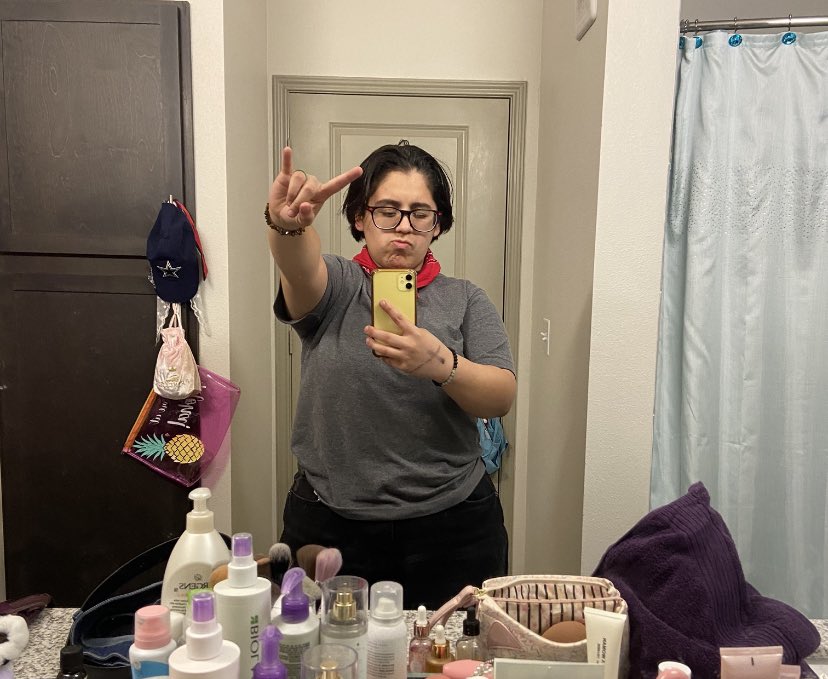 erisisweird's tweet photo. I never did a hair reveal for Twitter when I cut it so here it is…….. 8 months late https://t.co/bSo0BzK7QG