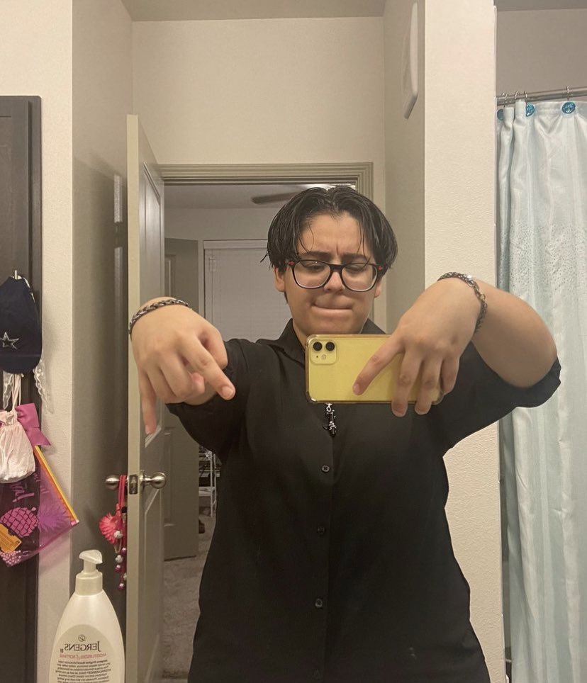 erisisweird's tweet photo. I never did a hair reveal for Twitter when I cut it so here it is…….. 8 months late https://t.co/bSo0BzK7QG