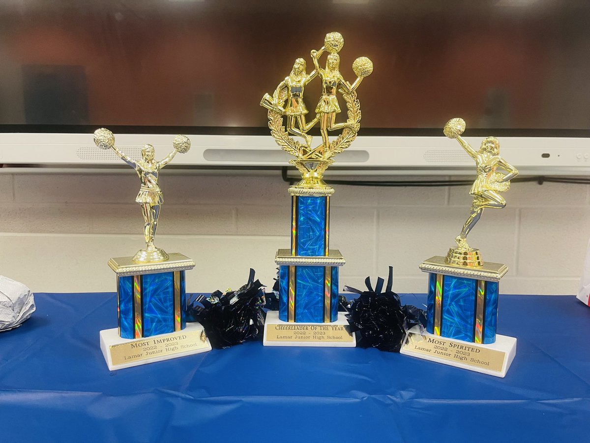 Lamar Consolidated High School Cheerleaders 💙 tweet media