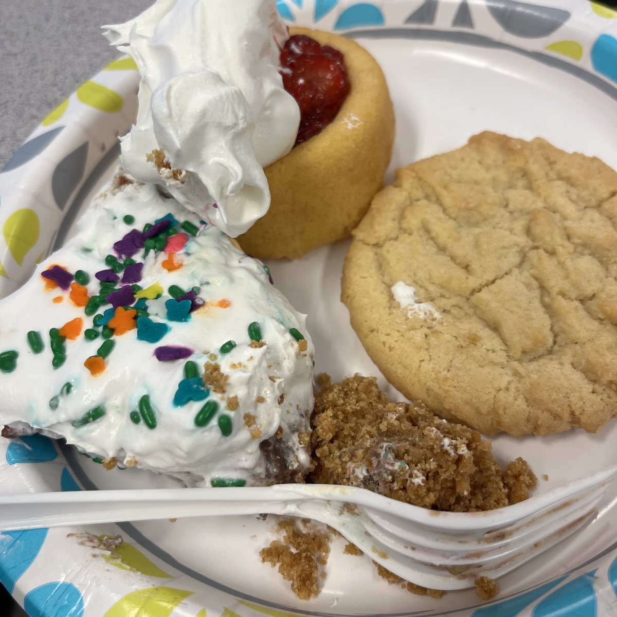 MrsTylerTeaches's tweet photo. It sure is sweet to be a teacher ⁦@braggstreetaca1⁩ https://t.co/u91rumJji8