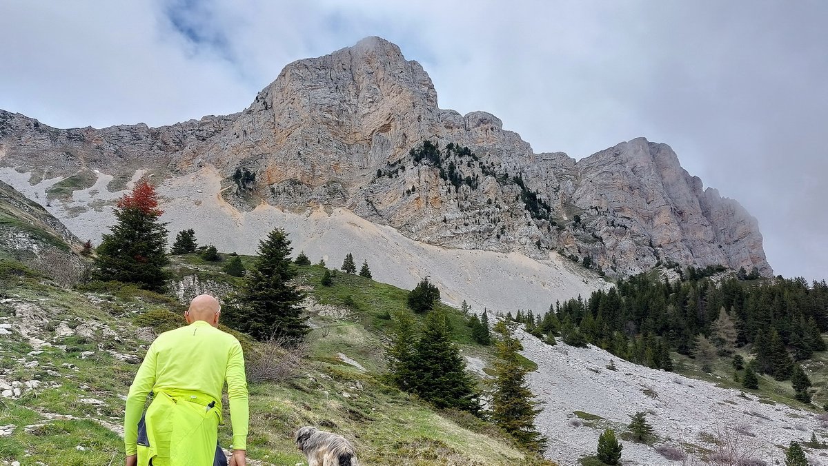 SGenepis's tweet photo. 11 mai 2023 : maintenance des stations @ROMMA_asso
de Miribel Lanchâtre et Gresse en Vercors (où nous avons changé l'anémomètre) puis petit rando sous le Grand Veymont (hors parc Naturel et Régional du Vercors)
En photo le sommet de Pierre Blanche https://t.co/KfjrgRj5f7