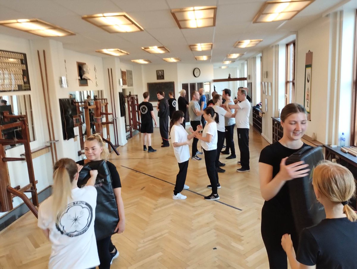 DKwingtsun's tweet photo. Tiden nærmer sig til graduering (d. 10/6) – der er godt gang i træningen. Husk WORK SHOP d. 21/5.
#WT #WingTsun #7Structura #SeptemStructura #WTScandinavia #WingTsunDanmark https://t.co/H5DgkKRm2T