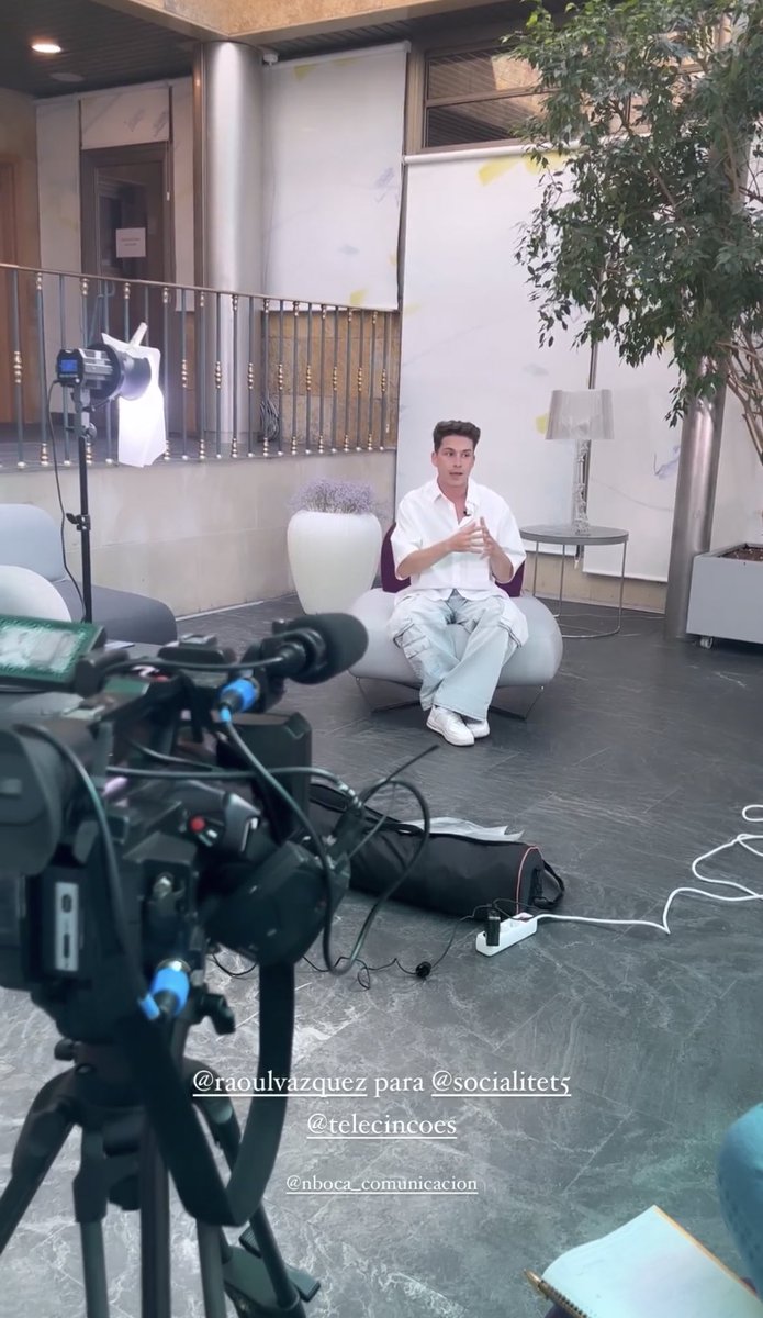 📢 RAOUL DE PROMO 

Estos días <a href="/raoulvazquez/">RAOUL</a> está de promo por Madrid con <a href="/nboca_com/">nBoca Comunicación con Imagen</a> y <a href="/LorenaCorcoles/">Lorena Córcoles</a>.

<a href="/lapropuesta_web/">LA CAJA D MÚSICA TV</a>, <a href="/bekiaes/">Bekia</a>, <a href="/Cadena_Dial/">Cadena Dial España</a>, <a href="/Yasss_es/">Yasss</a>, <a href="/socialitet5/">SOCIALITÉ</a>, <a href="/Los40/">LOS40</a>… son algunos de los medios que han visitado.

¡Atentxs porque pronto podréis ver las entrevistas!