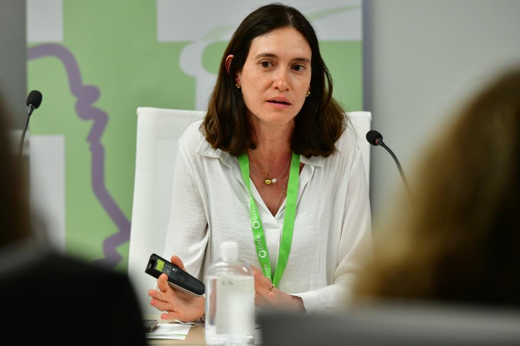 Farmaceuticos_'s tweet photo. Isabel Valverde de la facultad de farmacia de la Universidad de Granada @CanalUGR explica el proceso de poner en marcha la implantación y resultados del ECOE.

#ForoAFFC https://t.co/VLYwvmgV6W