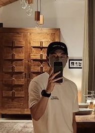zero__710's tweet photo. 한 손으로 폰 잡으니까 손가락 길쭉한 거 보여서 개좋음 https://t.co/Ktd1P90Rn8