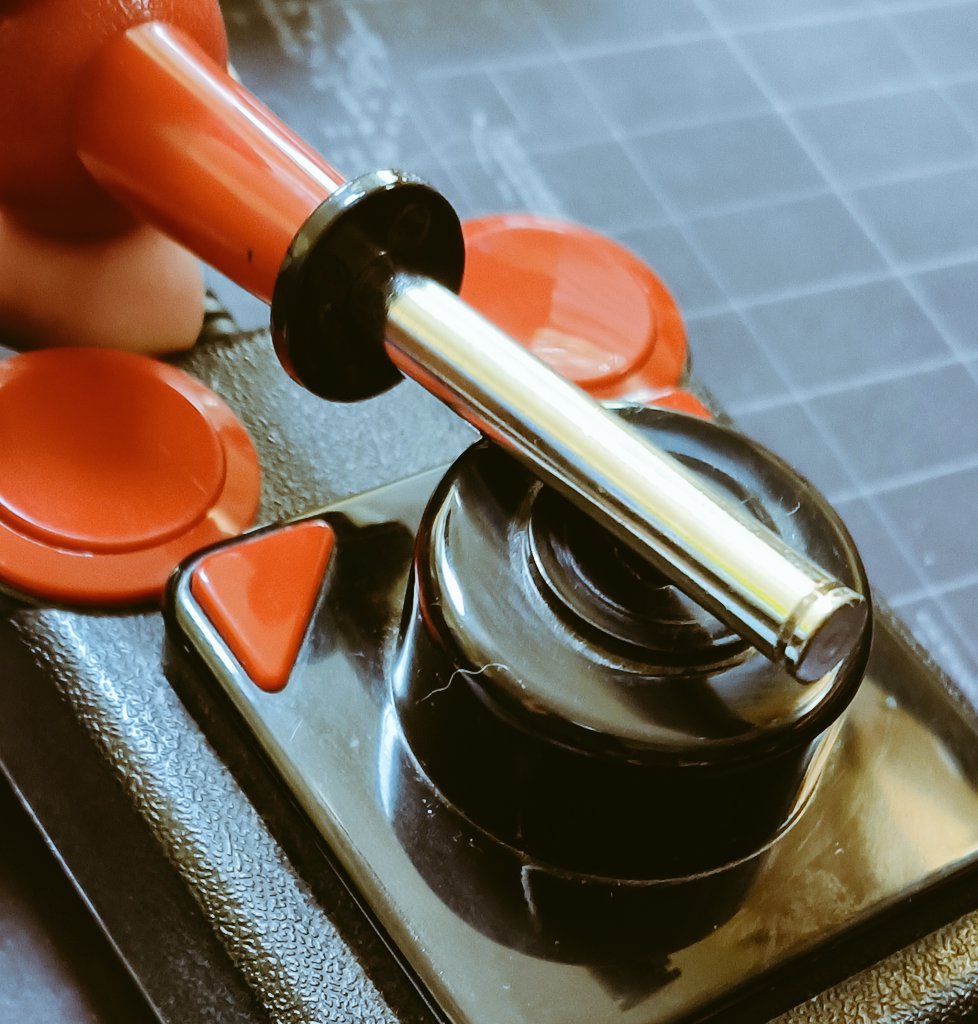 StooCambridge's tweet photo. These USB Competition Pro sticks are shite. Again, the clip holding the stick inside has pinged off. A Job for later - taking it apart to re-set the clip. 

Must be all the Atari 800 Mutant Camels I've been playing! 😎👍🏼🕹️

#joystick #atari800 #llamasoft #competitionpro https://t.co/yEnizfWLRz