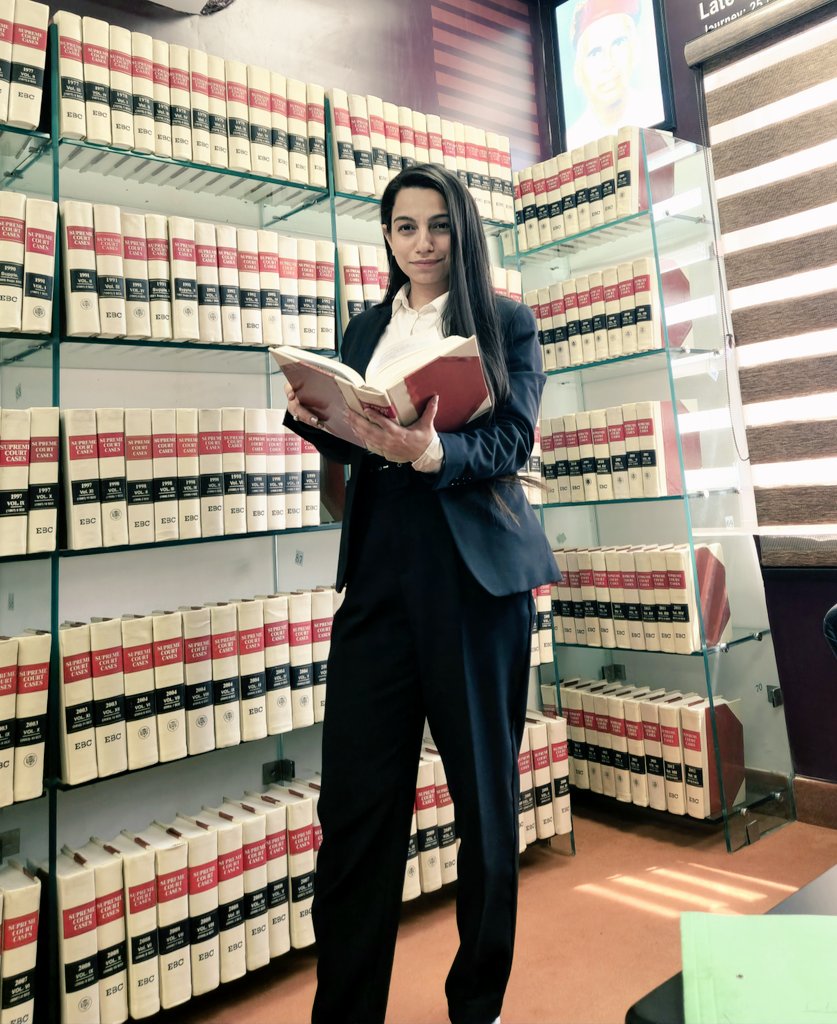 AnjaliBadan's tweet photo. "Illegitimi non carborundum"
#Attorney #Advocate #jammu #JammuAndKashmir #jkhc https://t.co/BBEv3ktVwC