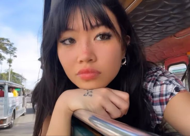 tarotdamiaa's tweet image. :¨·.·¨: ♡ intro pro #studytwt 
`·.  ꒰   yami, 2007 ☆ ela/dela.
⊹ 3º ano do ensino médio. 
⊹ fotografia &amp;amp; fonoaudiologia.
♡ : twice, libras, threads variadas, bruxaria &amp;amp; fofoquinhas.

♡/↺= moots !