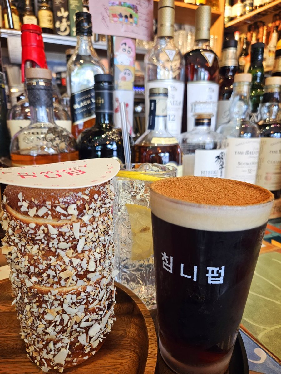 kimgs0402's tweet photo. 📍침니펍 chimney pub in seoul
#굴뚝빵 #뜨르들로 #굴뚝빵카페 #서촌펍 #서촌술집 #경복궁펍 #경복궁술집 #침니펍 #광화문펍 #광화문술집 #서촌낮술 #경복궁낮술 #광화문낮술 https://t.co/hPsjHq0VB4