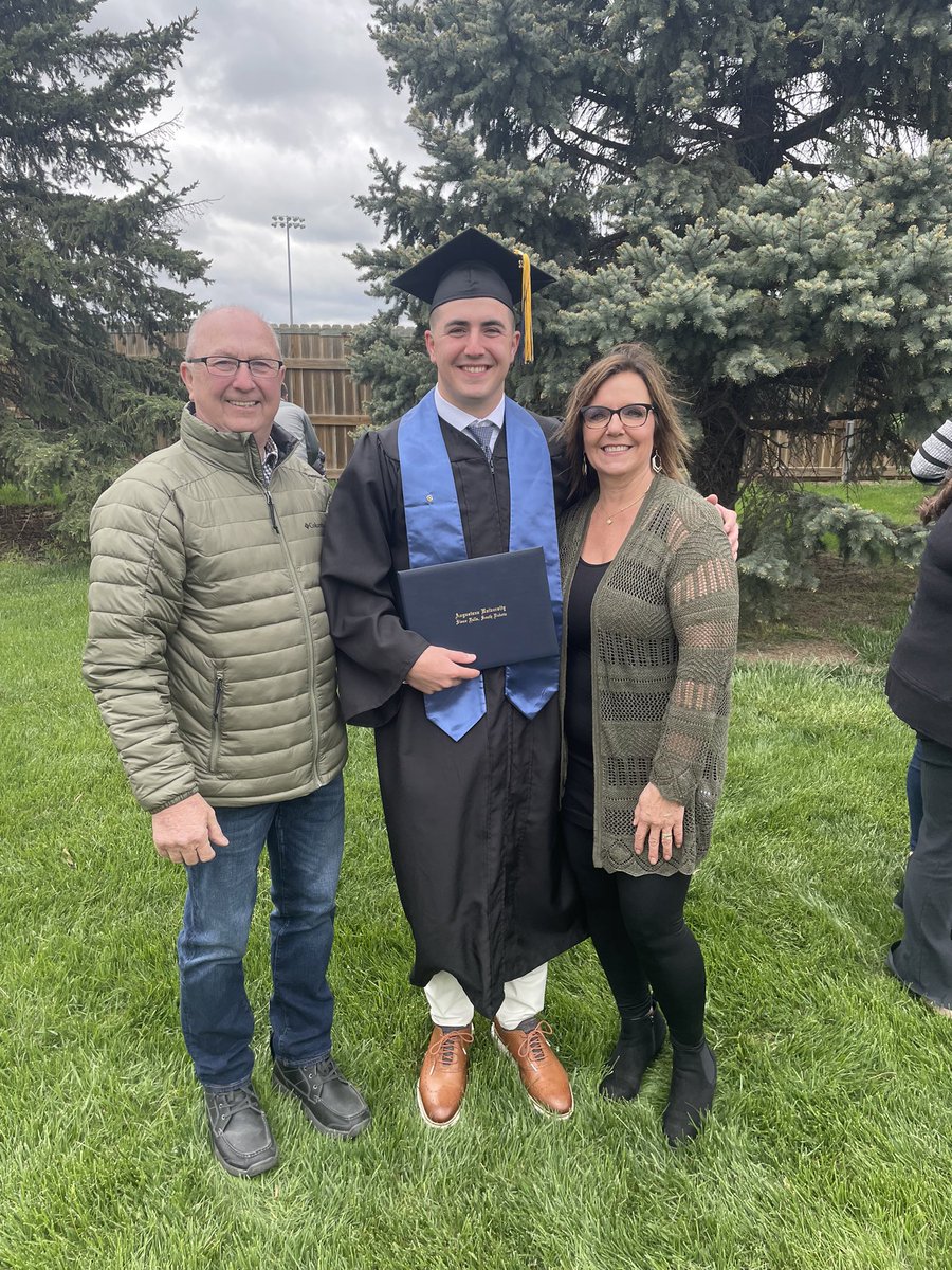 AugustanaATs's tweet photo. Austin Schmitt will be furthering his education at Augie in the DPT program. During this time, he will also be working PRN as an athletic trainer in the Sioux Falls area. His favorite memory of the MSAT program was afternoons spent in the ATR with his peers. https://t.co/qnzqoK5ltu