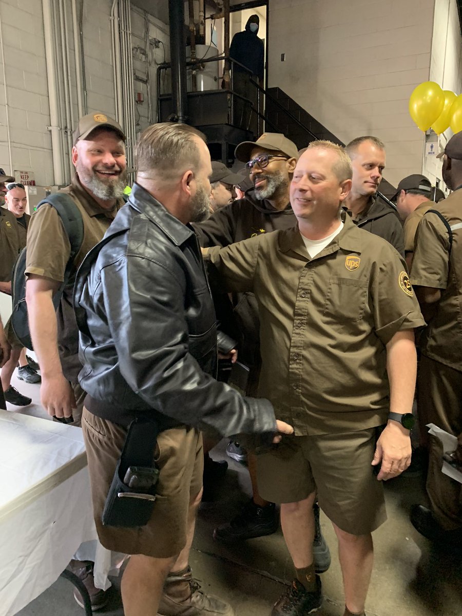 Mark Durkee inducted into #CircleOfHonor <a href="/UPSers/">UPSers</a> all proud of his accomplishment 25 years without a crash! His speech was outstanding!