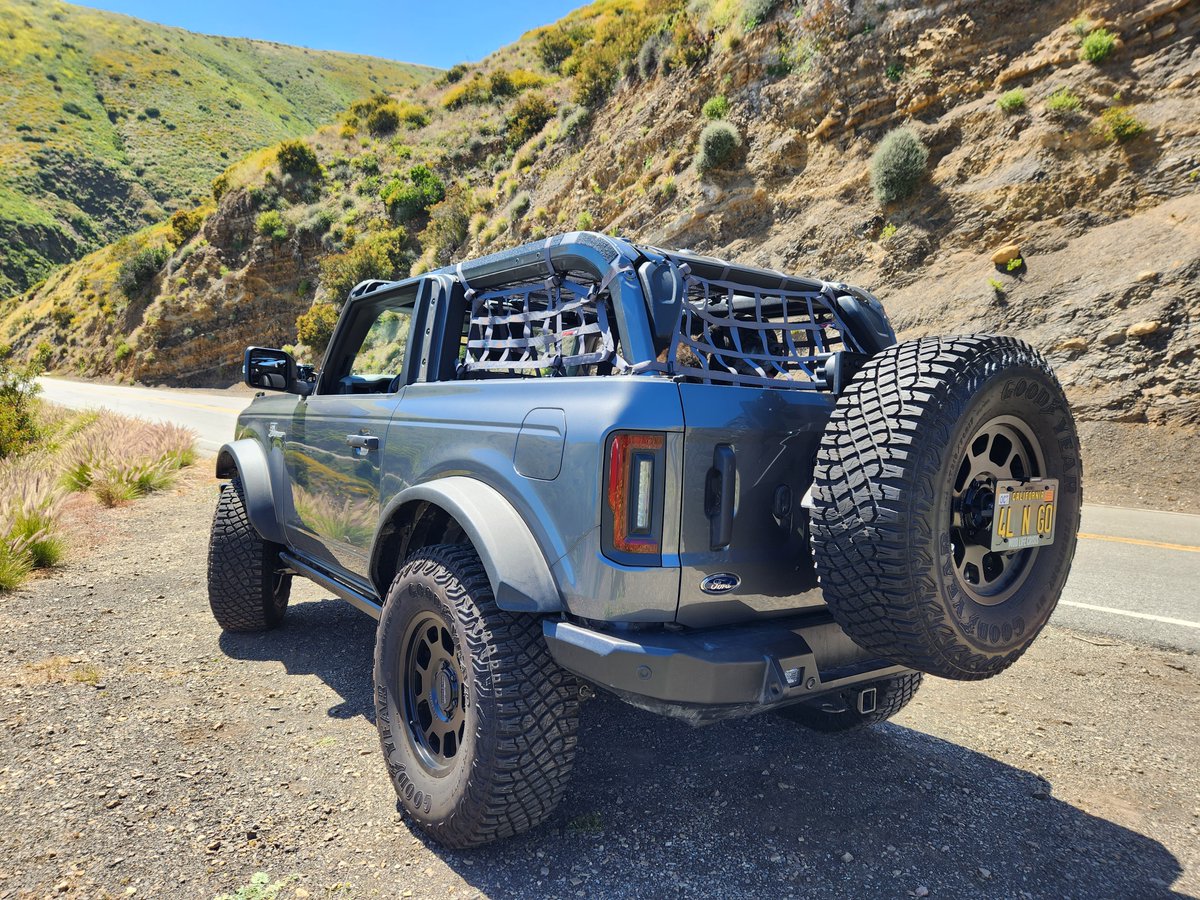 RainglerNets's tweet photo. This pup loves his new Raingler Nets for dad's Bronco! Keep them safe &amp; secure with the top off, add a dog door for easy access - &amp; more pets! #fordbronco #travelingwithdogs #travelsafety #dogbarriers #madeinusa #bronconets #takethemwithyou 
Thanks Rik for the great pics! https://t.co/sm2TkoHdRp