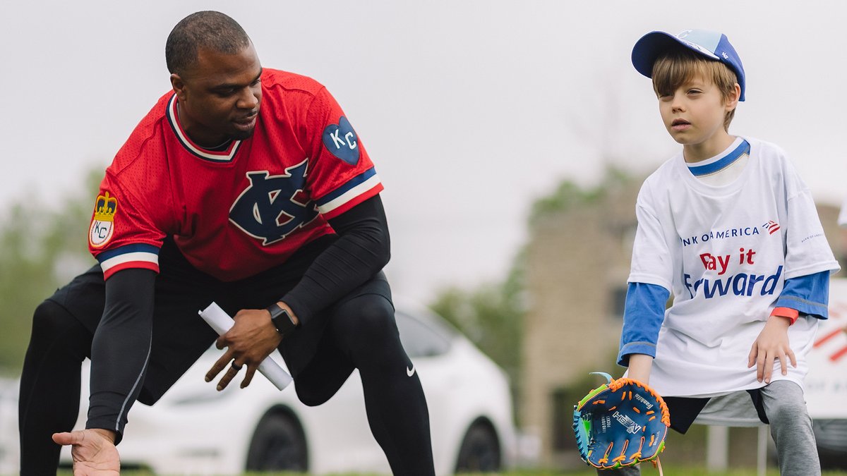 BankofAmerica's tweet photo. It was an honor to partner with the @NLBMuseumKC for our Bank of America Play It Forward Baseball Clinic. Former pros @David_DeJesus3, @Rajai11Davis and @DexterFowler ran drills and offered life advice to Kansas City youth. https://t.co/8hByoXHdQI