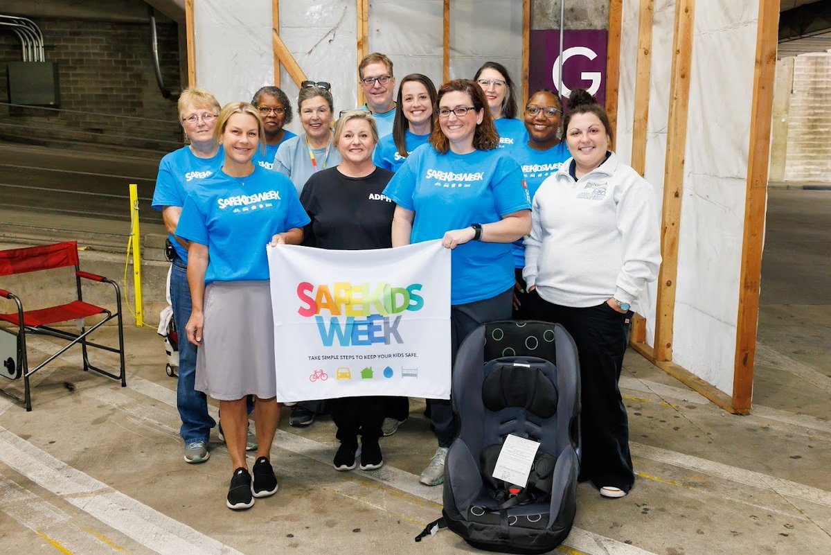 ChildrensAL's tweet image. In honor of #SafeKidsWeek, Safe Kids Alabama held a car seat clinic for the community. Nationally certified child passenger safety technicians and instructors provided in-person car seat education and assistance with installation. Learn more: bit.ly/3O1IcEl.