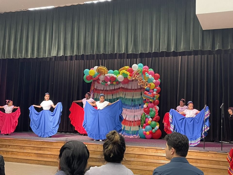 he_pto's tweet photo. Our students are learning some amazing things in our dual language program @HumbleISD_HE ! We witnessed some excellent performances in last night’s Dual Language Showcase! Keep up the great work!#duallanguage #kidsperformance https://t.co/Zhaxq95rlY