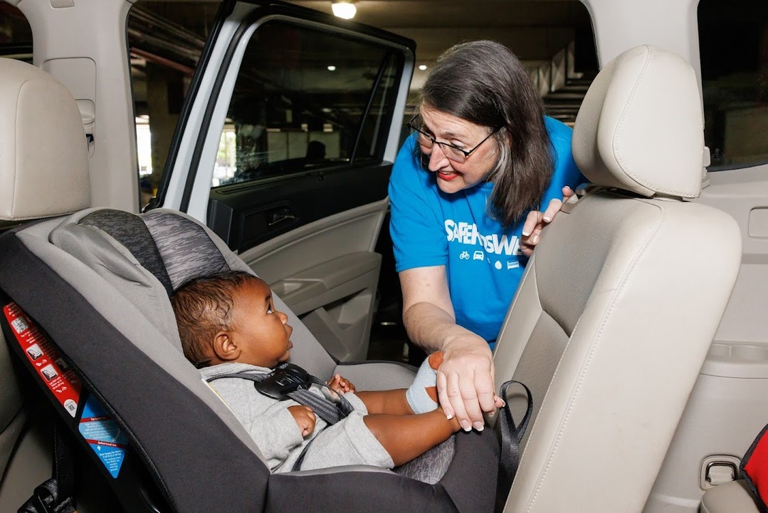 ChildrensAL's tweet image. In honor of #SafeKidsWeek, Safe Kids Alabama held a car seat clinic for the community. Nationally certified child passenger safety technicians and instructors provided in-person car seat education and assistance with installation. Learn more: bit.ly/3O1IcEl.