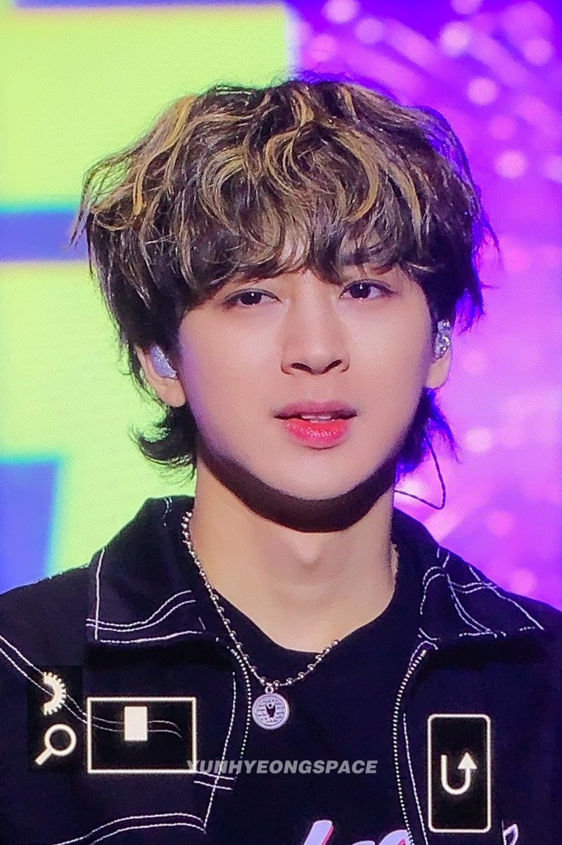 YUNHYEONGSPACE's tweet photo. 230511 용안의 축복이 끝도 없다...⭐️ #아이콘 #iKON #송윤형 #윤형 #ユニョン #YUNHYEONG @sssong6823 https://t.co/CRjGAqiPye